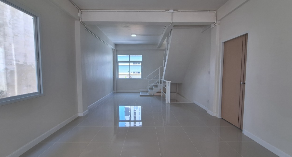 Gewerbefläche zum Kauf mit 1 Zimmer in Thon Buri, Bangkok