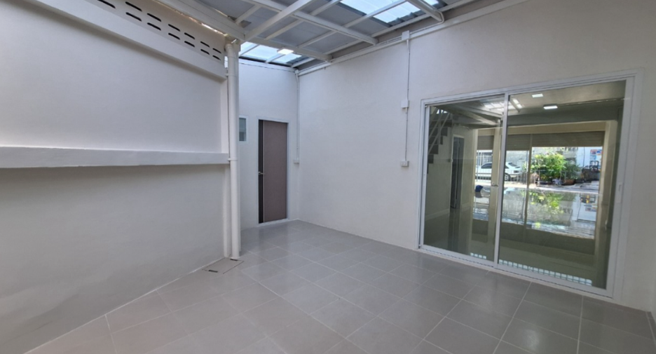 Gewerbefläche zum Kauf mit 1 Zimmer in Thon Buri, Bangkok