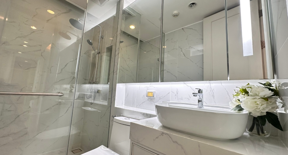 For sale 2 bedrooms condo in Pathum Wan, Bangkok