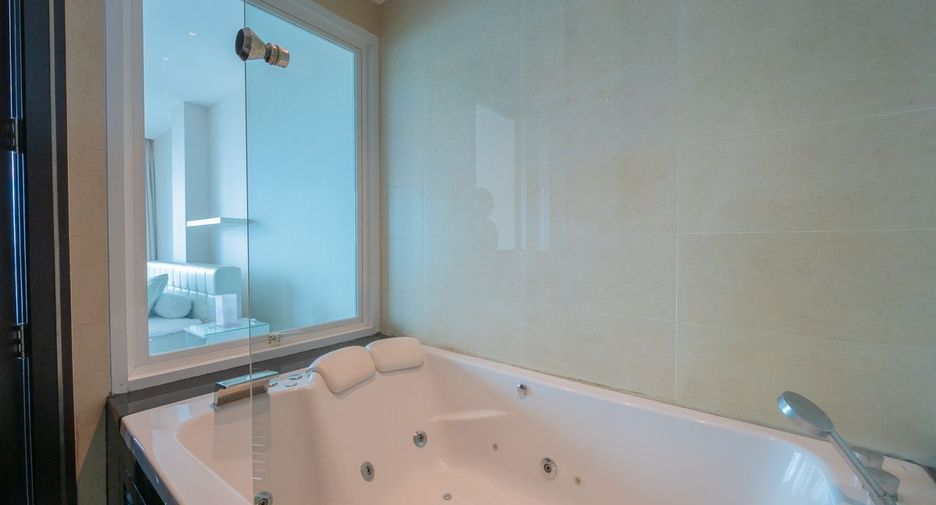 For rent 2 bedrooms condo in North Pattaya, Pattaya