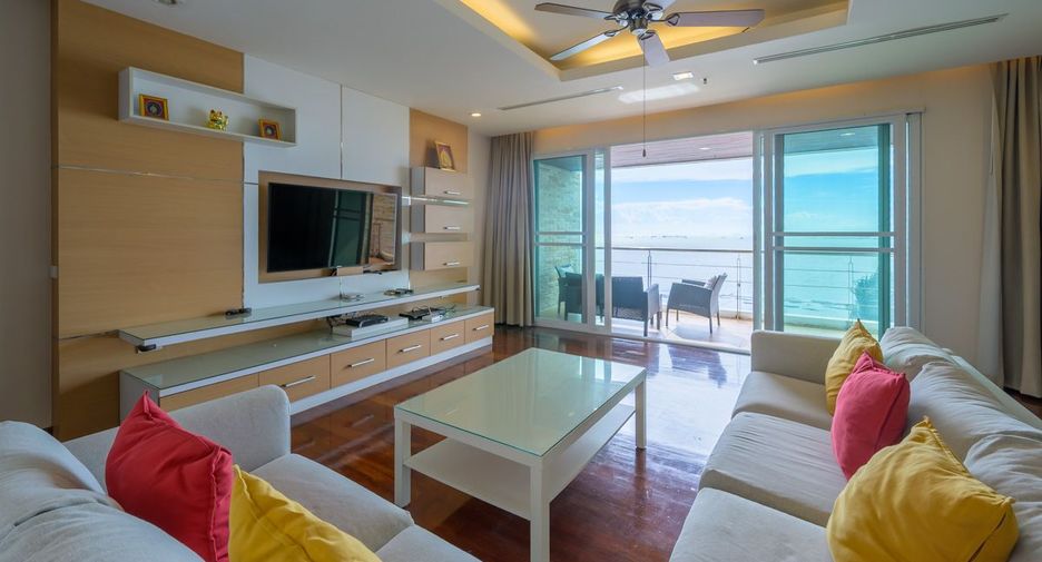 For rent 2 bedrooms condo in North Pattaya, Pattaya