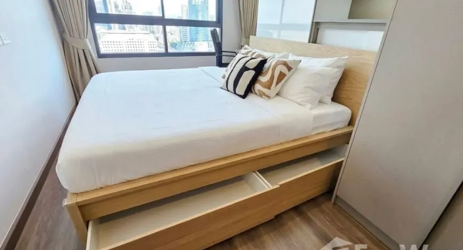 For rent 2 bedrooms condo in Phra Khanong, Bangkok