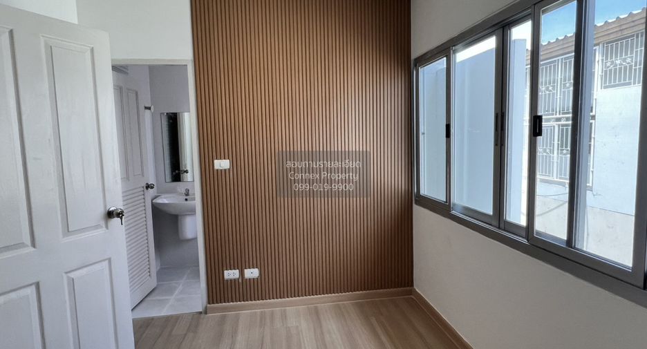 For sale 3 bedrooms townhouse in Thung Khru, Bangkok