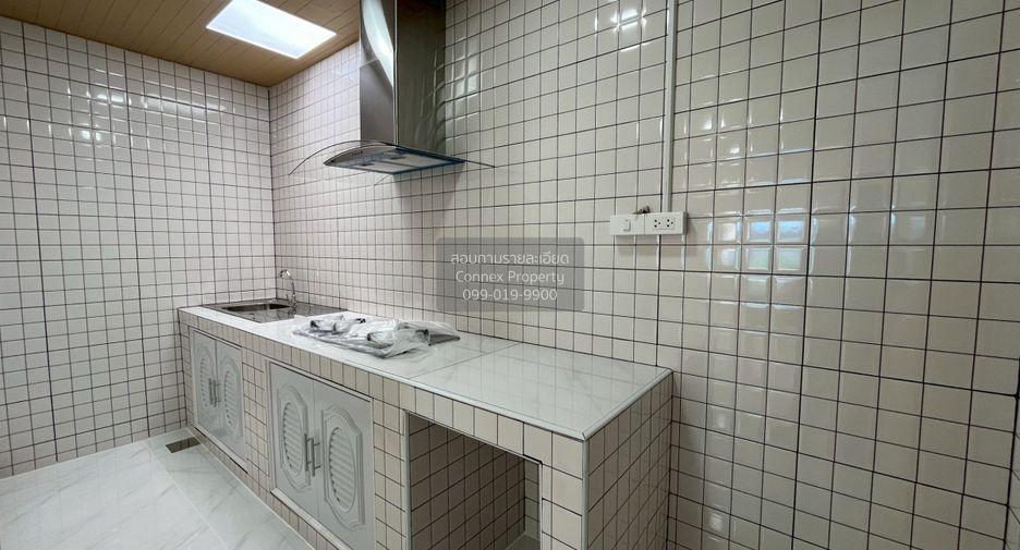 For sale 2 bedrooms townhouse in Min Buri, Bangkok