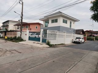 For sale 3 bedrooms house in Bang Khae, Bangkok