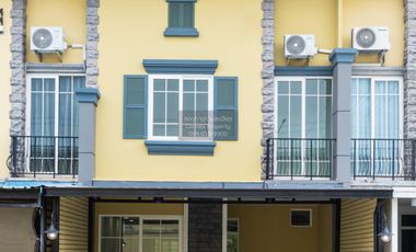 For sale 3 bedrooms townhouse in Prawet, Bangkok
