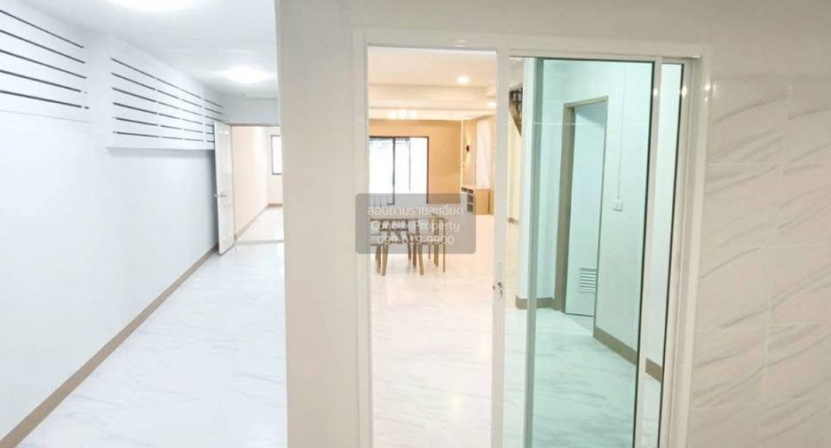 For sale 4 bedrooms house in Bang Khun Thian, Bangkok