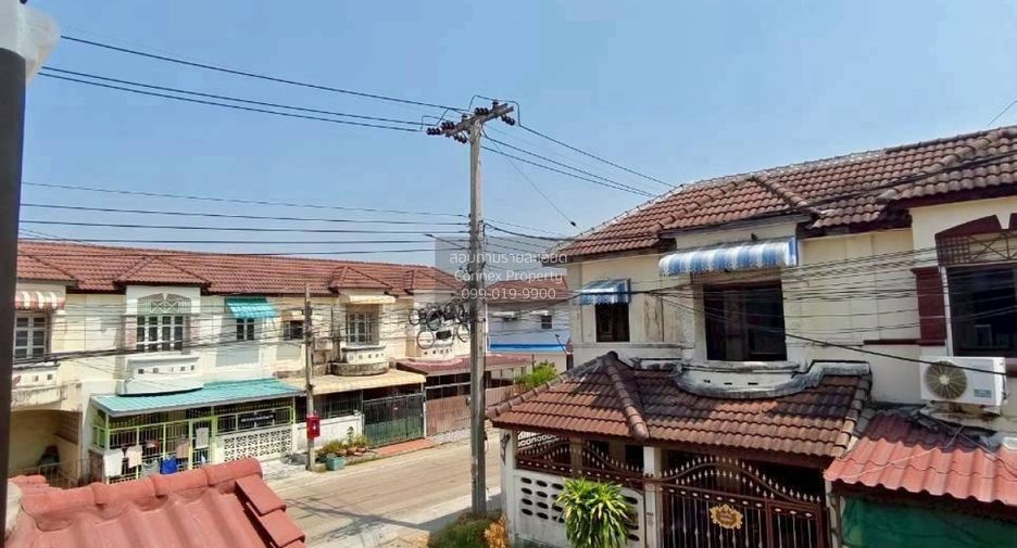 Casa adosada en venta de 4 habitaciones en Sai Noi, Nonthaburi