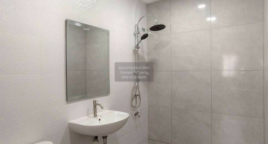 Casa adosada en venta de 4 habitaciones en Sai Noi, Nonthaburi