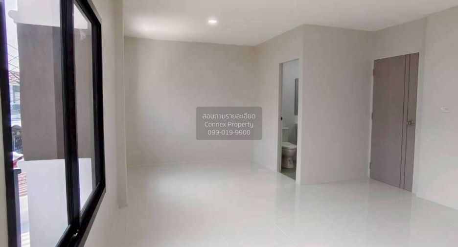 Casa adosada en venta de 4 habitaciones en Sai Noi, Nonthaburi