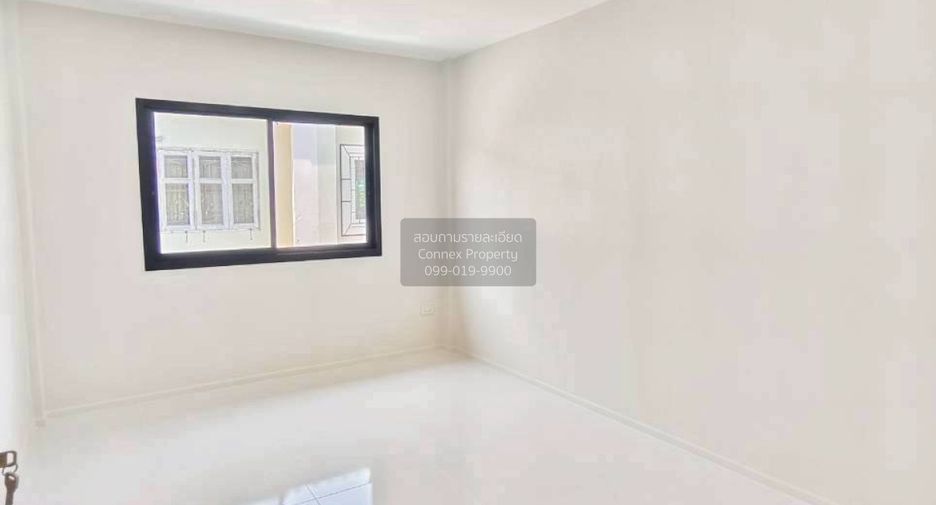 Casa adosada en venta de 4 habitaciones en Sai Noi, Nonthaburi
