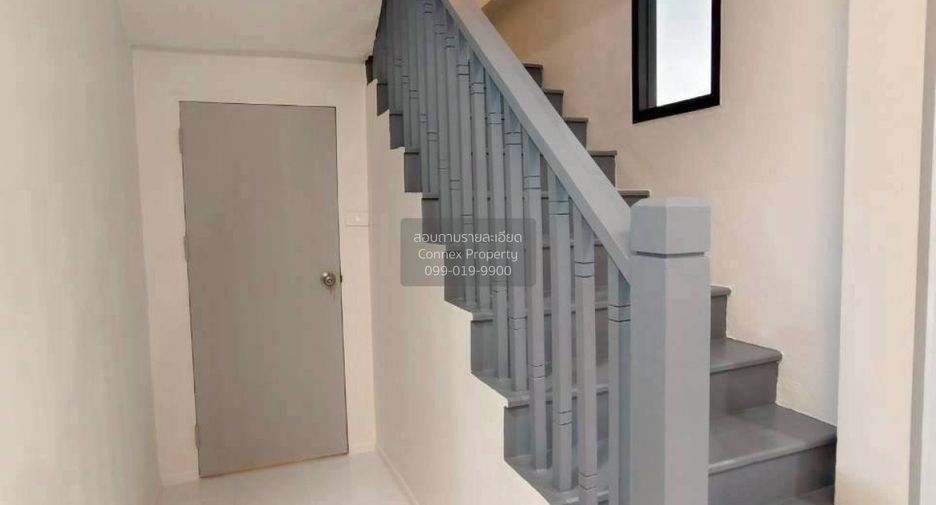 Casa adosada en venta de 4 habitaciones en Sai Noi, Nonthaburi