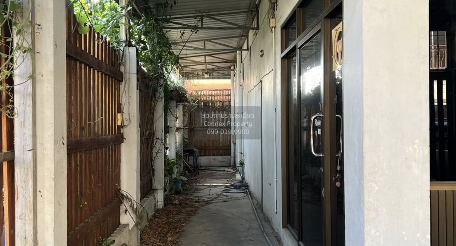 For sale 3 bedrooms townhouse in Thung Khru, Bangkok