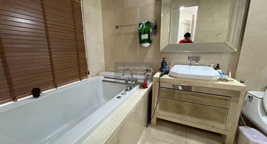 For sale 2 bedrooms condo in Khlong Toei, Bangkok