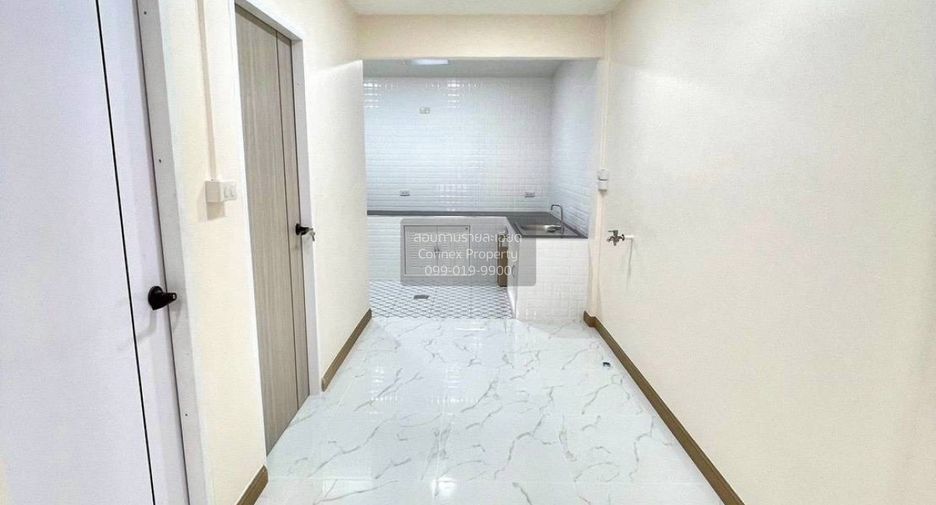 Casa adosada en venta de 3 habitaciones en Bang Kapi, Bangkok
