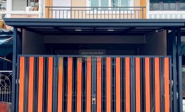 Casa adosada en venta de 3 habitaciones en Bang Kapi, Bangkok