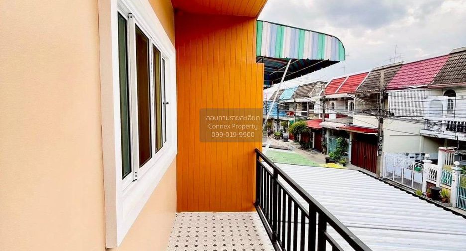 Casa adosada en venta de 3 habitaciones en Bang Kapi, Bangkok