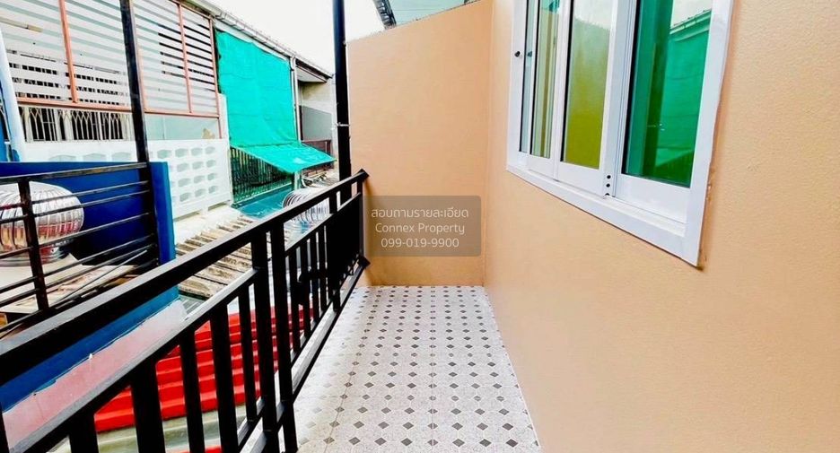 Casa adosada en venta de 3 habitaciones en Bang Kapi, Bangkok