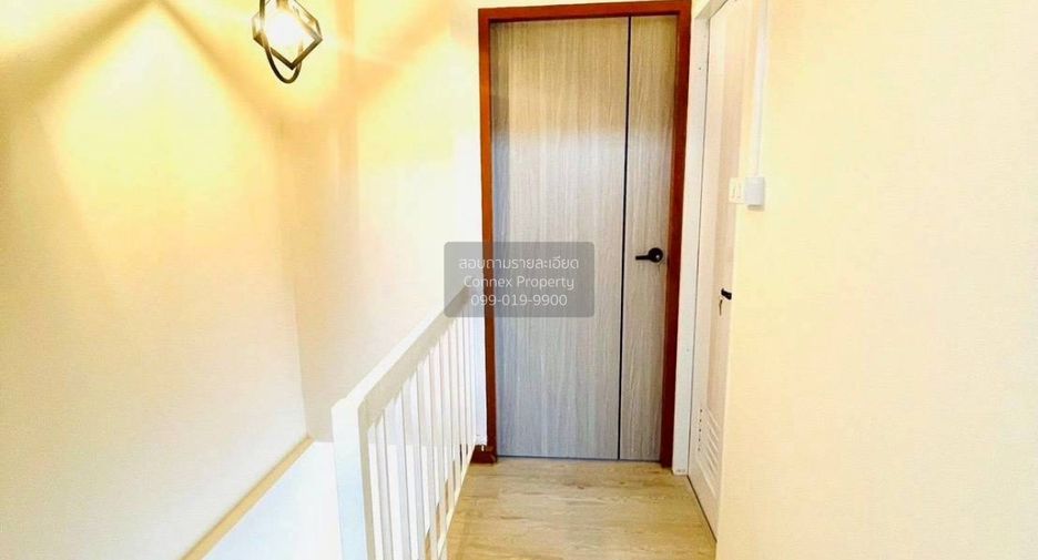 Casa adosada en venta de 3 habitaciones en Bang Kapi, Bangkok