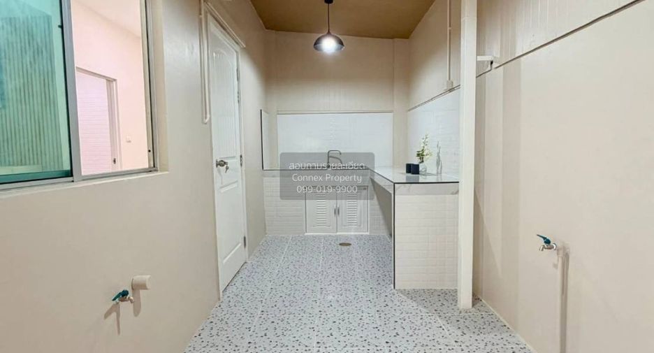 Casa adosada en venta de 3 habitaciones en Bang Phli, Samut Prakan