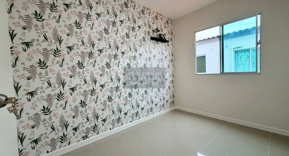 Casa adosada en venta de 3 habitaciones en Bang Phli, Samut Prakan