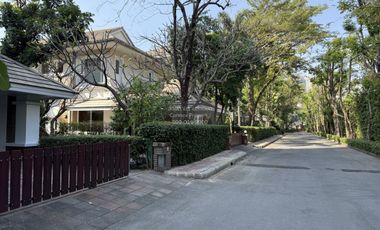 Casa en alquiler de 4 habitaciones en Khlong Toei, Bangkok
