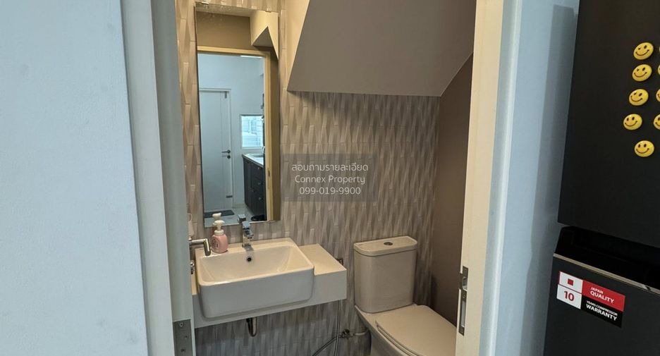 For rent 3 bedrooms townhouse in Bang Phli, Samut Prakan