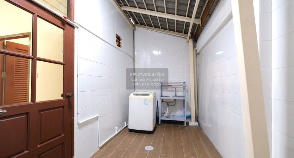 Reihenhaus zur Miete mit 3 Zimmer in Khlong Toei, Bangkok