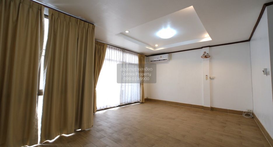 Reihenhaus zur Miete mit 3 Zimmer in Khlong Toei, Bangkok