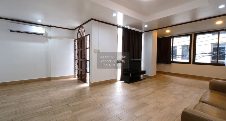 Reihenhaus zur Miete mit 3 Zimmer in Khlong Toei, Bangkok