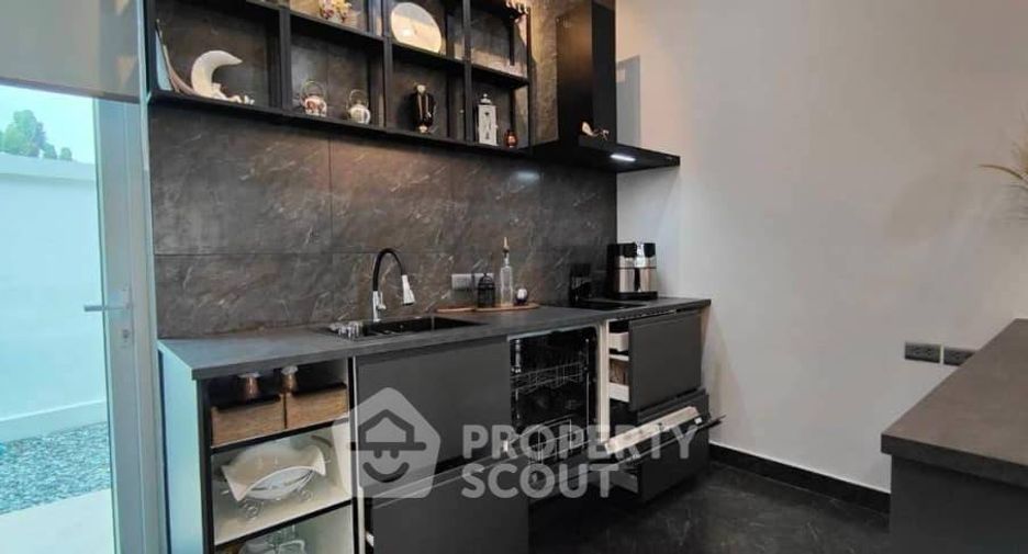 For sale 3 bedrooms villa in Bang Lamung, Chonburi