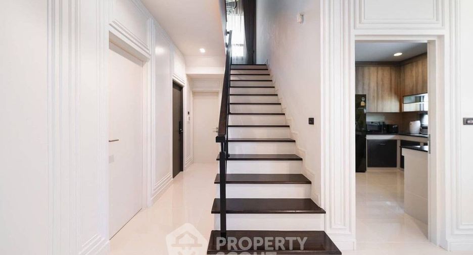 For sale 5 bedrooms house in Thawi Watthana, Bangkok