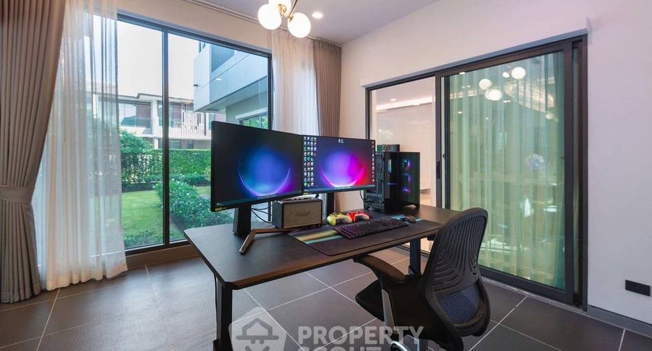 For sale 5 bedrooms house in Thawi Watthana, Bangkok