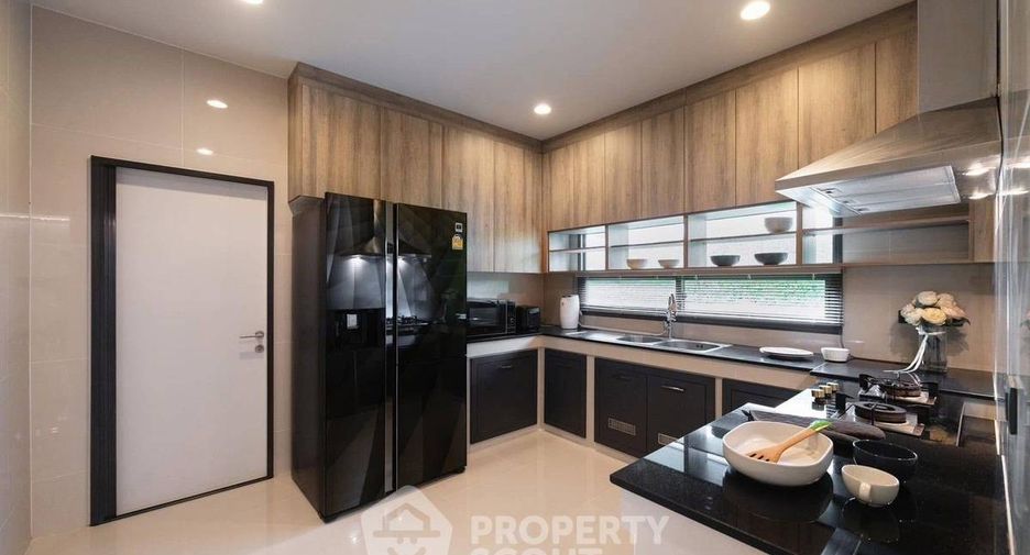 For sale 5 bedrooms house in Thawi Watthana, Bangkok