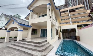 For rent 3 bedrooms condo in Jomtien, Pattaya