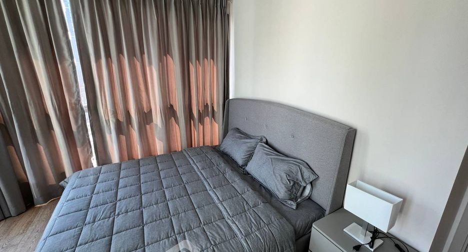 For rent 2 bedrooms condo in Pathum Wan, Bangkok