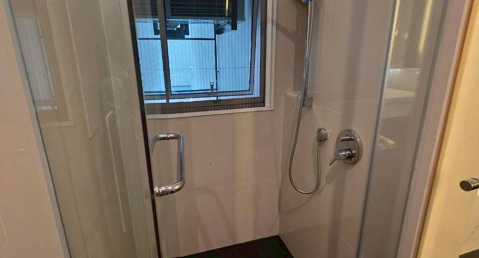 For rent 2 bedrooms condo in Pathum Wan, Bangkok