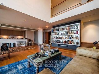 For rent 3 bedrooms condo in Sathon, Bangkok