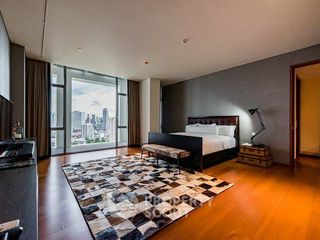 For rent 3 bedrooms condo in Sathon, Bangkok