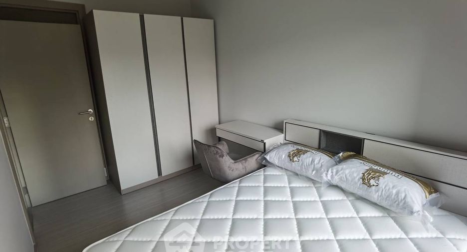 For rent 2 bedrooms condo in Huai Khwang, Bangkok