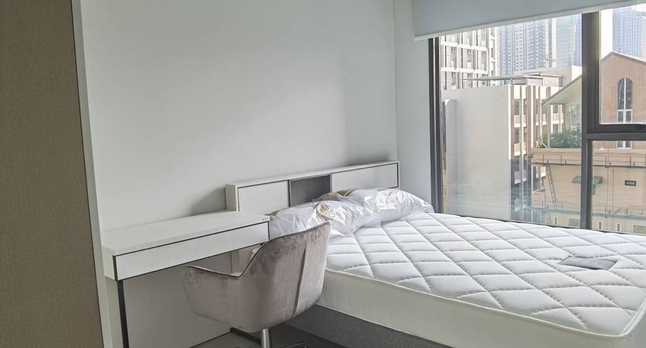 For rent 2 bedrooms condo in Huai Khwang, Bangkok