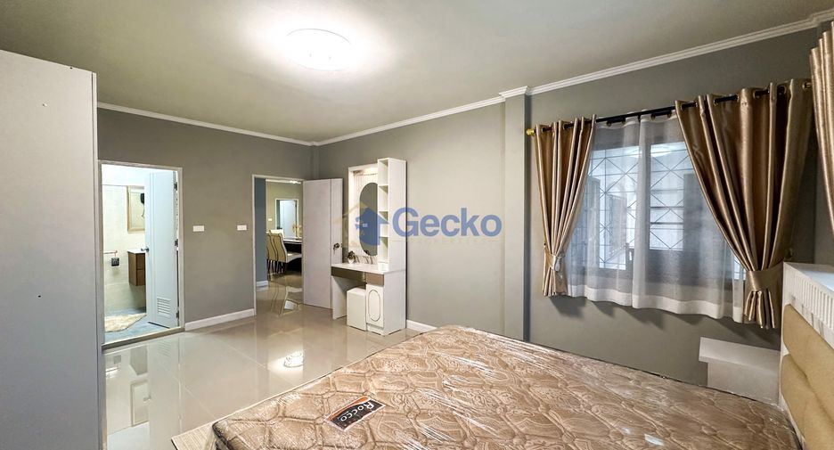 For sale 4 bedrooms house in East Pattaya, Pattaya