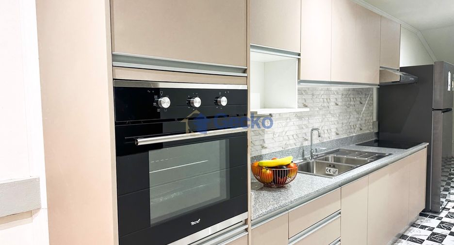For sale 4 bedrooms house in East Pattaya, Pattaya