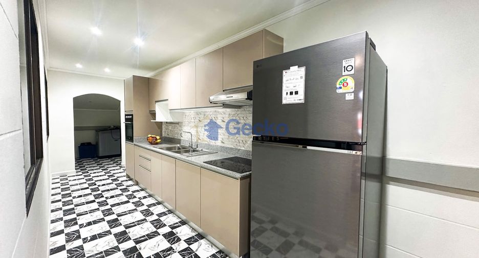 For sale 4 bedrooms house in East Pattaya, Pattaya