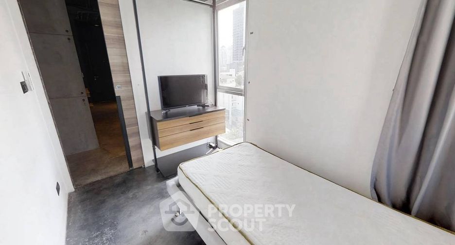 For rent 3 bedrooms condo in Watthana, Bangkok