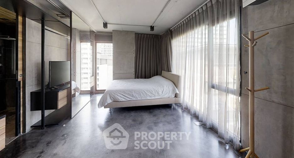 For rent 3 bedrooms condo in Watthana, Bangkok