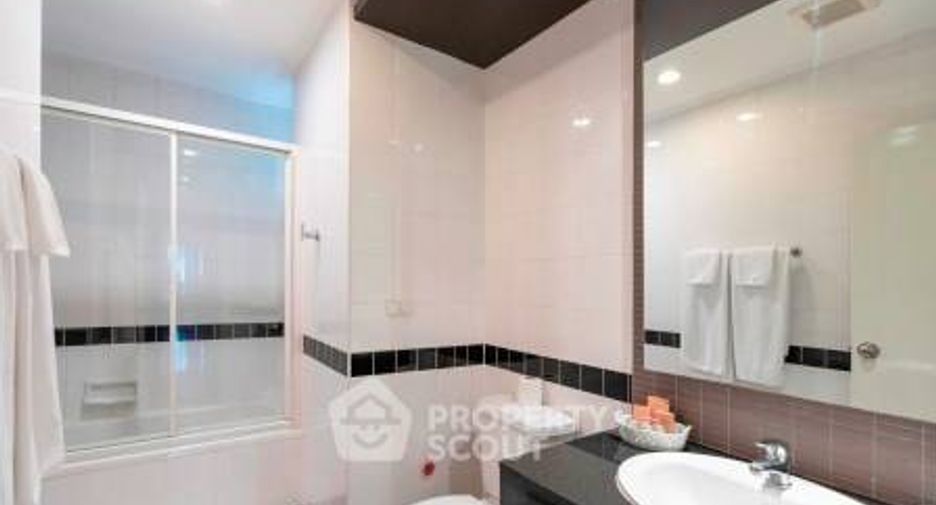 For rent 3 bedrooms condo in Khlong Toei, Bangkok