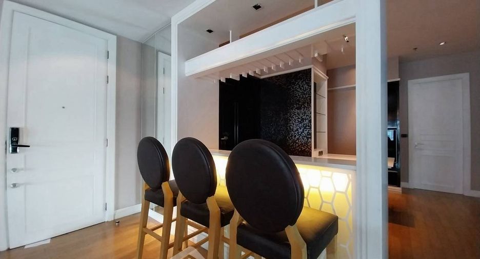 For rent 3 bedrooms condo in Khlong Toei, Bangkok
