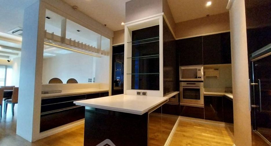 For rent 3 bedrooms condo in Khlong Toei, Bangkok