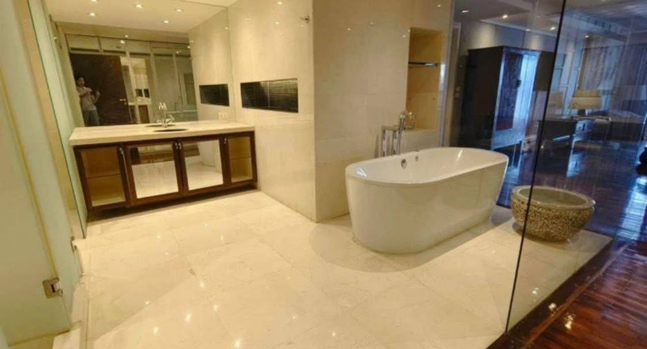 À louer 2 chambres condo à Bang Rak, Bangkok